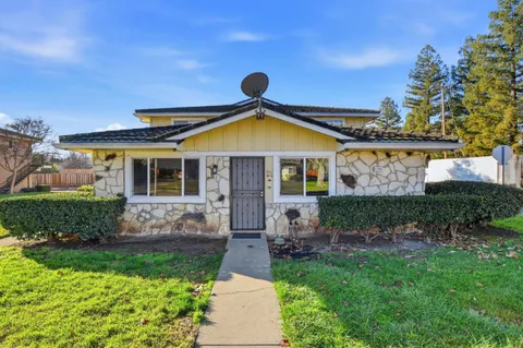 5742 Playa Del Rey Unit 1, San Jose, CA 95123 - #: ML82031281