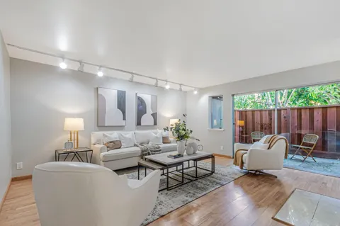 2625 Keystone Avenue Unit 201, Santa Clara, CA 95051 - #: ML82022513