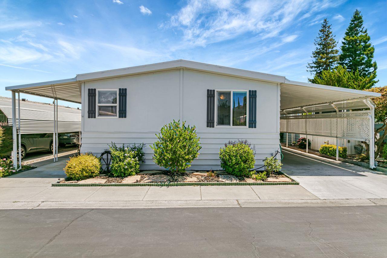 142 Nut Tree Lane Unit: 142