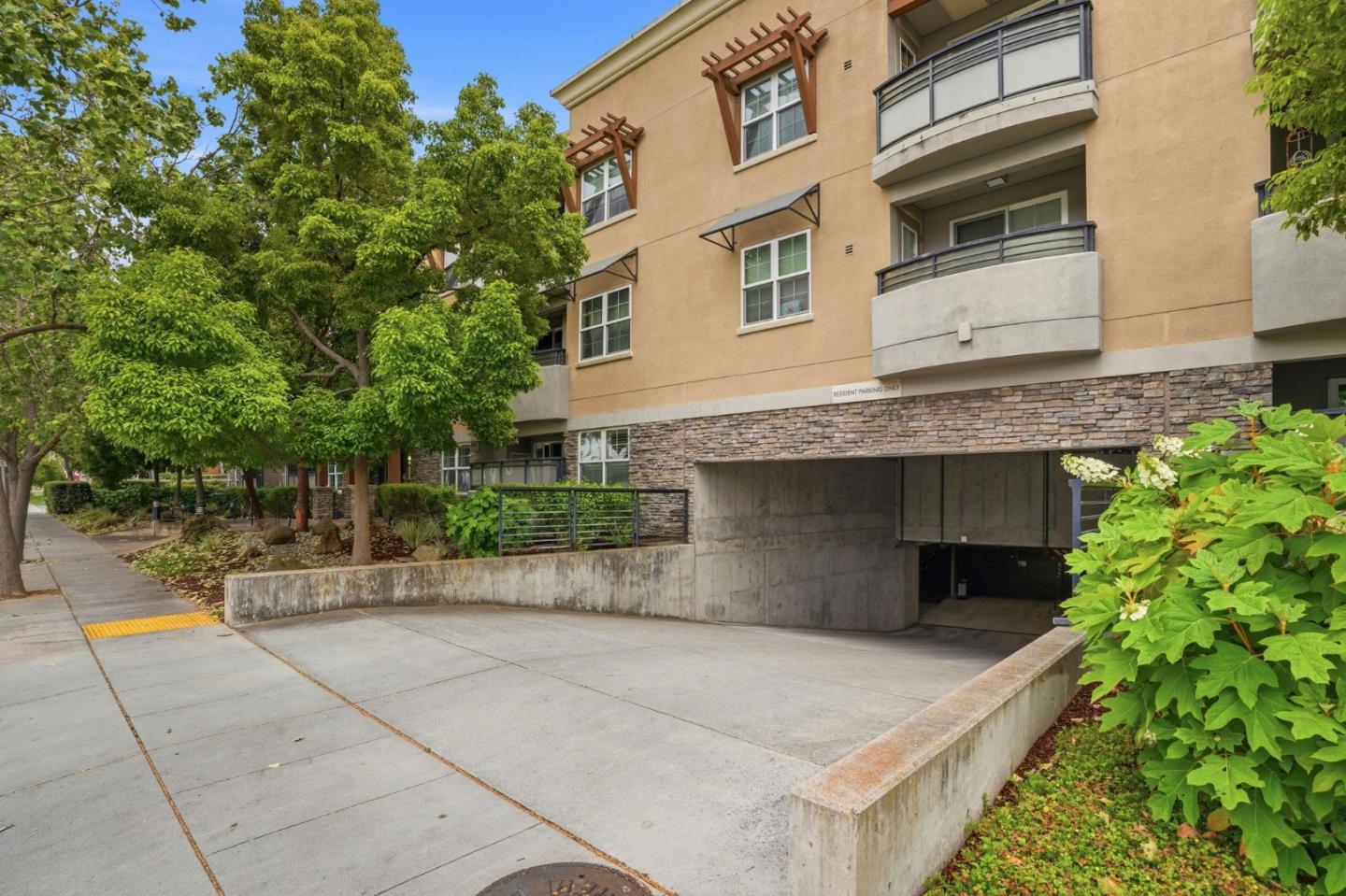 4388 El Camino Real 309