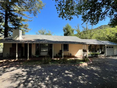 Photo of 18065 Soda Springs Road, LOS GATOS, CA 95033 (MLS # ML82022594)