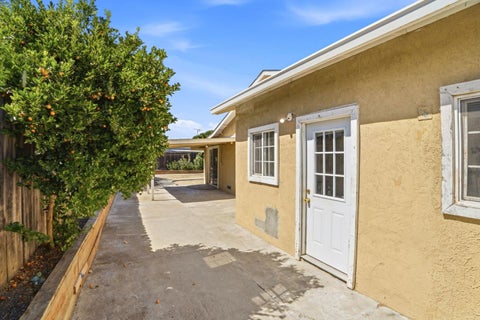 Tiny photo for 6 Huntington Circle, PITTSBURG, CA 94565 (MLS # ML82060441)
