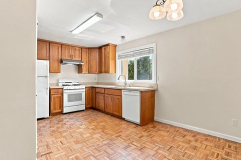 Tiny photo for 6 Huntington Circle, PITTSBURG, CA 94565 (MLS # ML82060441)
