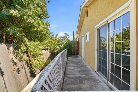 Tiny photo for 6 Huntington Circle, PITTSBURG, CA 94565 (MLS # ML82060441)