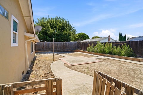 Tiny photo for 6 Huntington Circle, PITTSBURG, CA 94565 (MLS # ML82060441)