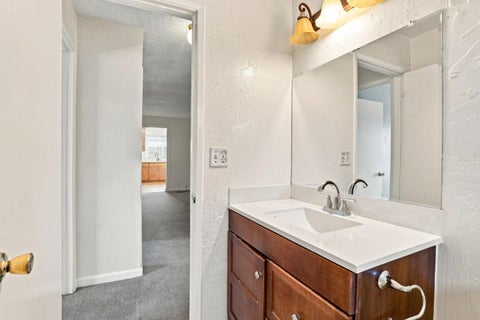 Tiny photo for 6 Huntington Circle, PITTSBURG, CA 94565 (MLS # ML82060441)