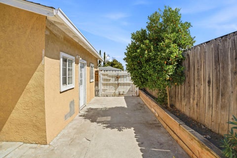 Tiny photo for 6 Huntington Circle, PITTSBURG, CA 94565 (MLS # ML82060441)