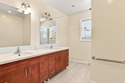 Tiny photo for 6 Huntington Circle, PITTSBURG, CA 94565 (MLS # ML82060441)