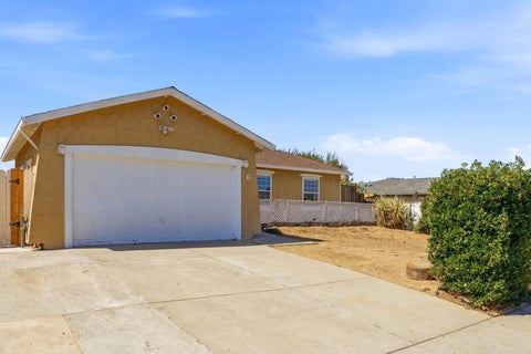 Photo of 6 Huntington Circle, PITTSBURG, CA 94565 (MLS # ML82060441)