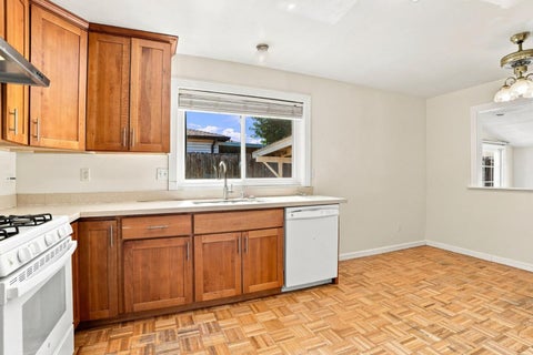 Tiny photo for 6 Huntington Circle, PITTSBURG, CA 94565 (MLS # ML82060441)