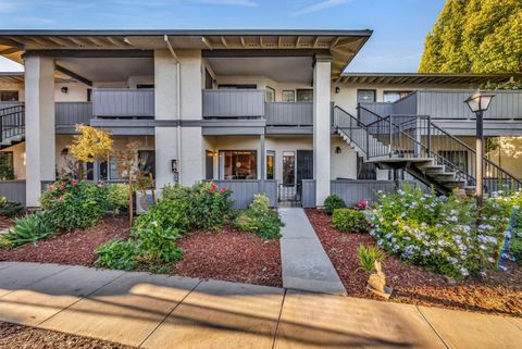 Photo of 364 Kenbrook Circle, SAN JOSE, CA 95111 (MLS # ML82025298)