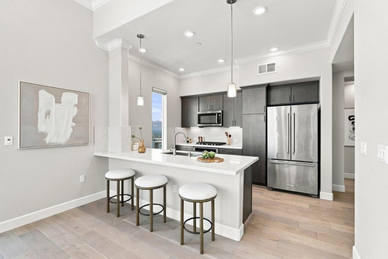382 Llano De Los Robles Ave Unit 9