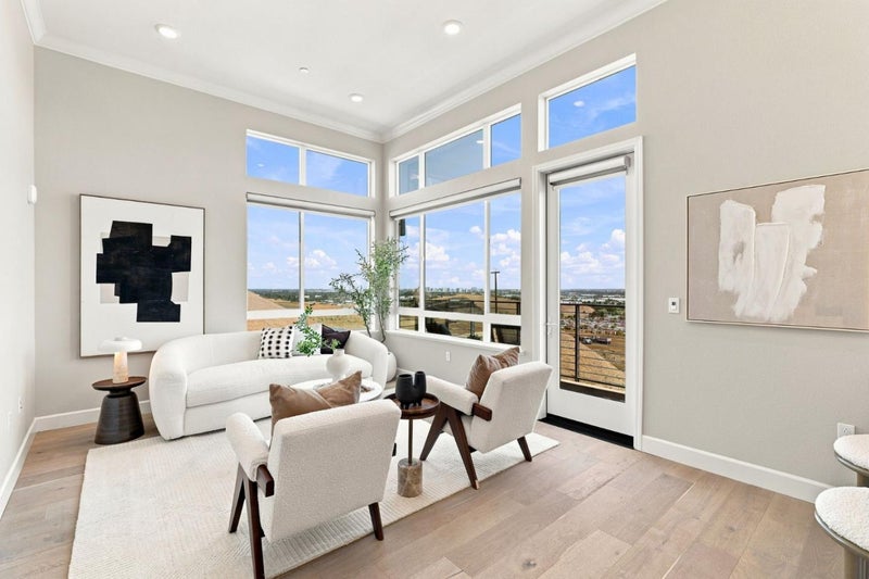 382 Llano De Los Robles Ave Unit 9