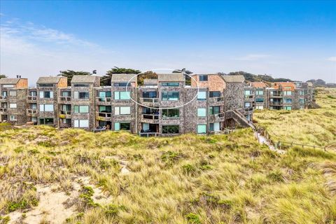 Photo of 101 Shell Drive #62, WATSONVILLE, CA 95076 (MLS # ML82046068)