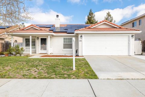 Photo of 1940 Sycamore Court, Hollister, CA 95023 (MLS # ML82037145)