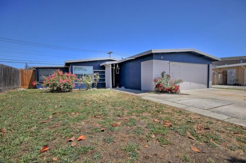 Photo of 117 Magnolia Drive, SALINAS, CA 93905 (MLS # ML82047291)