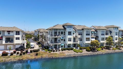 Photo of 500 Baltic Circle CIR #536, Redwood City, CA 94065 (MLS # ML82052166)
