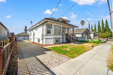 Photo of 731 Locust Street, SAN JOSE, CA 95110 (MLS # ML82032903)