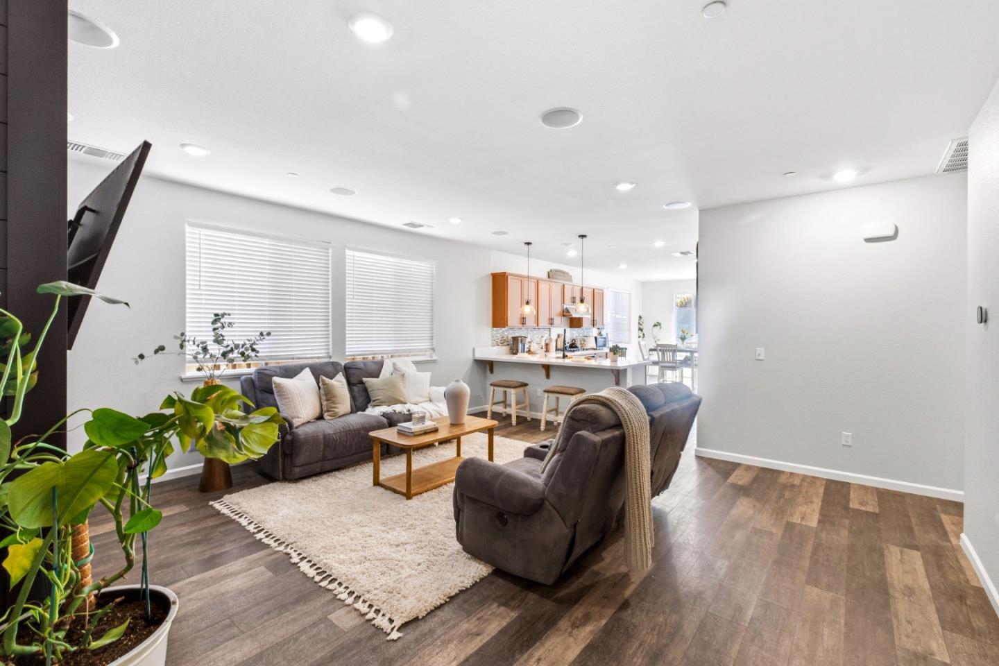 2951 Kern Way
