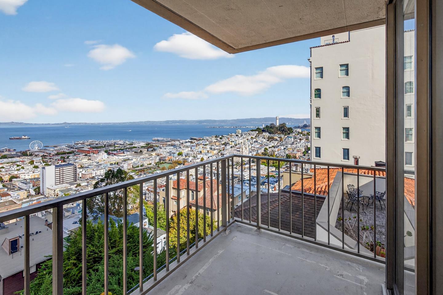 999 Green Street 1205