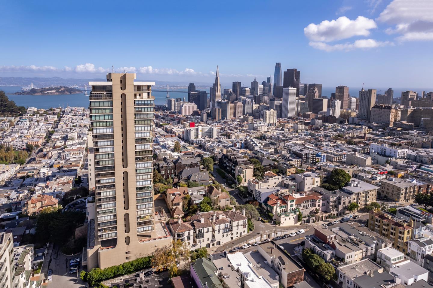 999 Green Street 1205