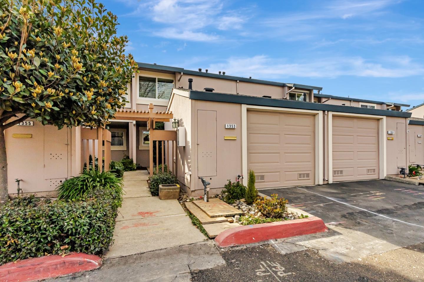 1353 Merrivale West SQ
