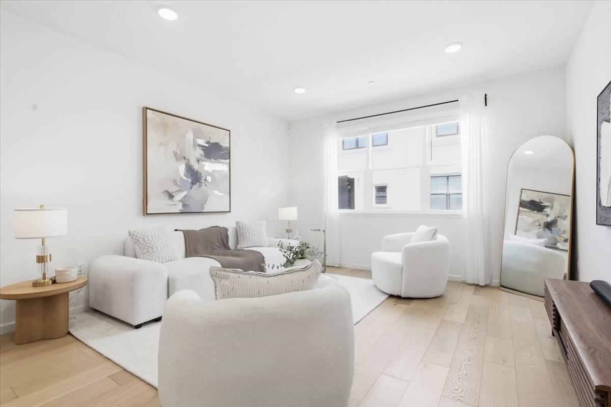 390 Camarillo Terrace
