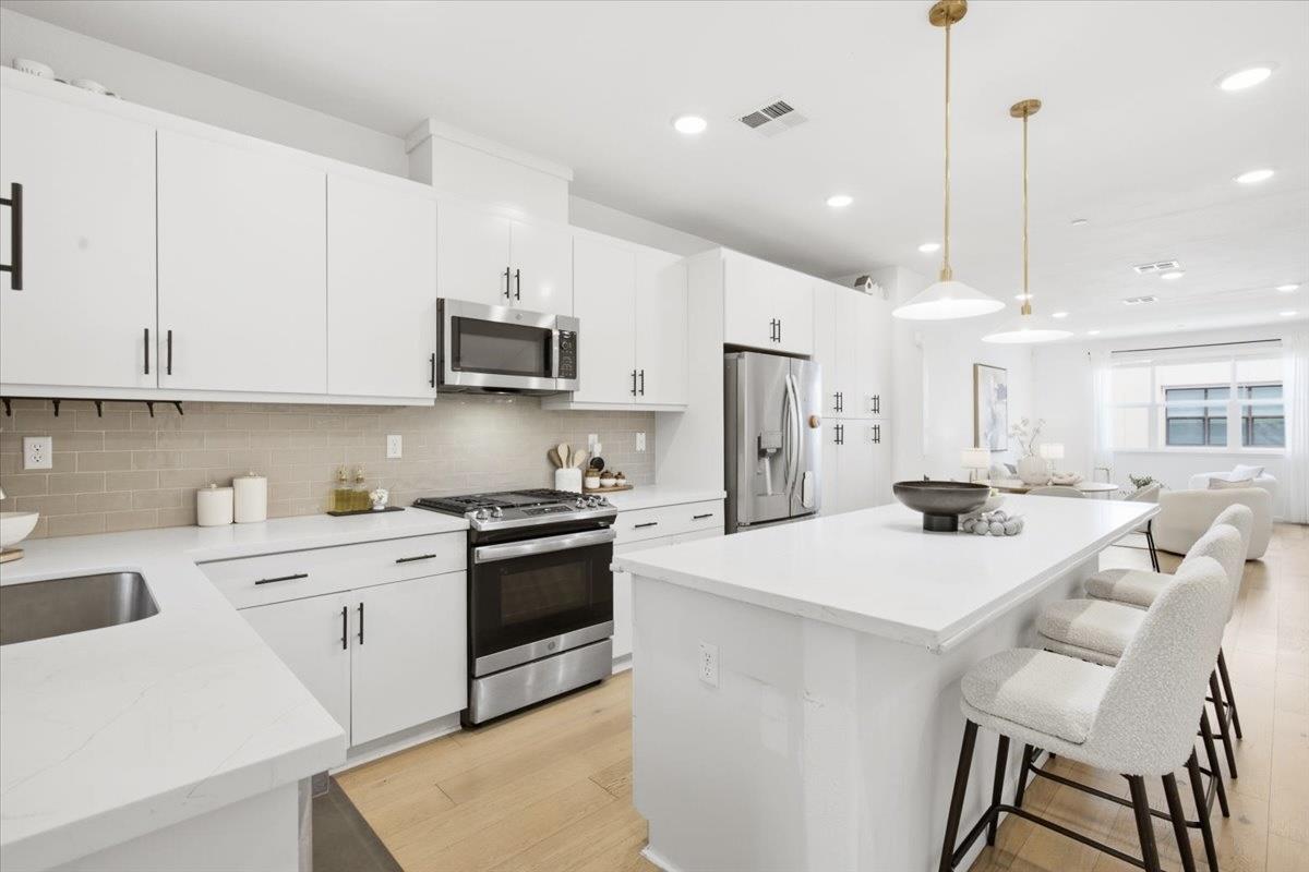 390 Camarillo Terrace