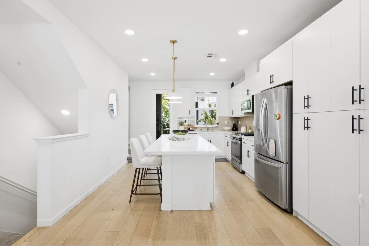390 Camarillo Terrace