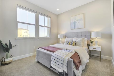 Tiny photo for 2001 Ocean View Court #D, Daly City, CA 94014 (MLS # ML82031533)