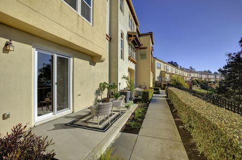 Tiny photo for 2001 Ocean View Court #D, Daly City, CA 94014 (MLS # ML82031533)