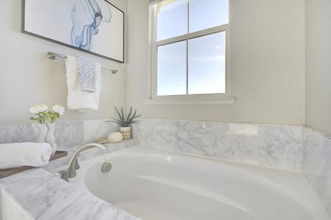 Tiny photo for 2001 Ocean View Court #D, Daly City, CA 94014 (MLS # ML82031533)