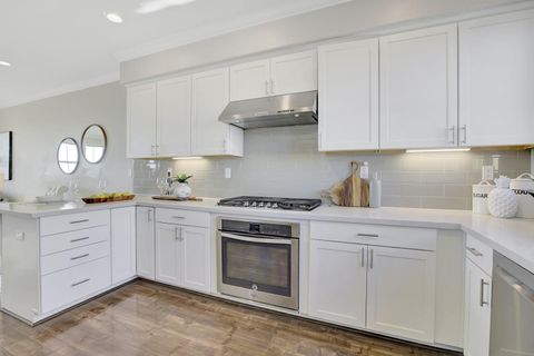 Tiny photo for 2001 Ocean View Court #D, Daly City, CA 94014 (MLS # ML82031533)