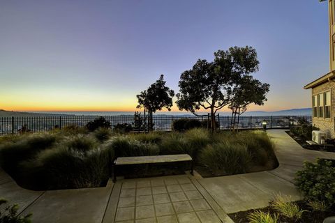Tiny photo for 2001 Ocean View Court #D, Daly City, CA 94014 (MLS # ML82031533)