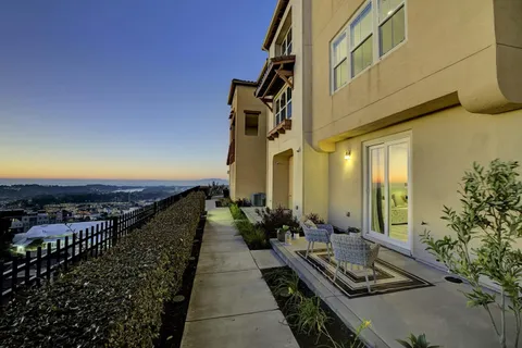 2001 Ocean View Court Unit D, Daly City, CA 94014 - #: ML82031533