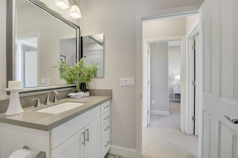 Tiny photo for 2001 Ocean View Court #D, Daly City, CA 94014 (MLS # ML82031533)