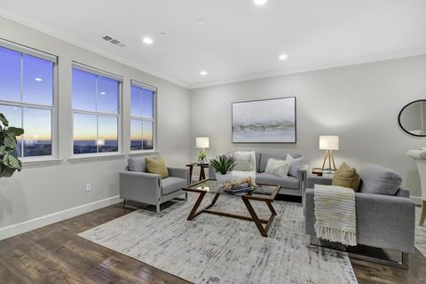 Tiny photo for 2001 Ocean View Court #D, Daly City, CA 94014 (MLS # ML82031533)