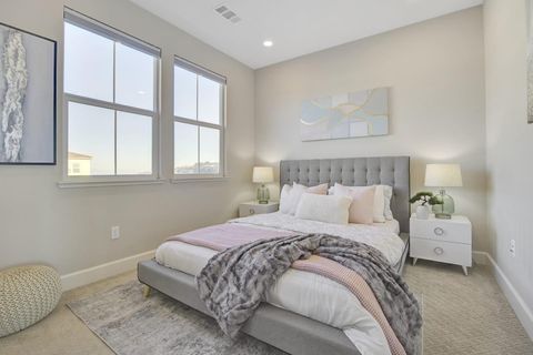 Tiny photo for 2001 Ocean View Court #D, Daly City, CA 94014 (MLS # ML82031533)