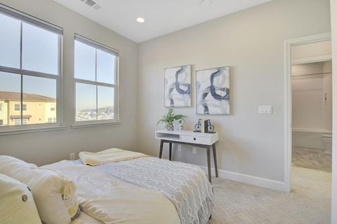 Tiny photo for 2001 Ocean View Court #D, Daly City, CA 94014 (MLS # ML82031533)