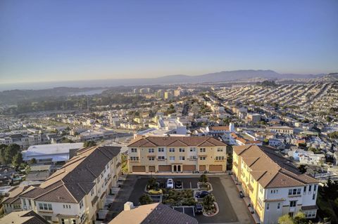 Tiny photo for 2001 Ocean View Court #D, Daly City, CA 94014 (MLS # ML82031533)