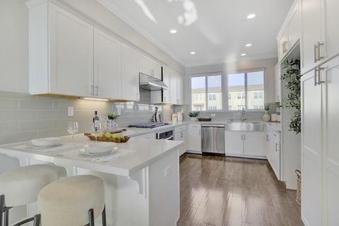 Tiny photo for 2001 Ocean View Court #D, Daly City, CA 94014 (MLS # ML82031533)