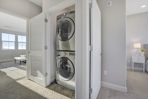 Tiny photo for 2001 Ocean View Court #D, Daly City, CA 94014 (MLS # ML82031533)