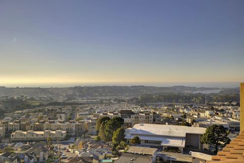 Tiny photo for 2001 Ocean View Court #D, Daly City, CA 94014 (MLS # ML82031533)