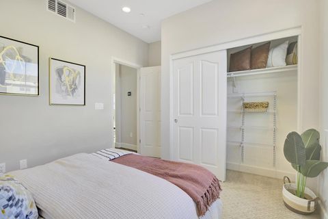 Tiny photo for 2001 Ocean View Court #D, Daly City, CA 94014 (MLS # ML82031533)