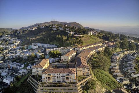 Tiny photo for 2001 Ocean View Court #D, Daly City, CA 94014 (MLS # ML82031533)