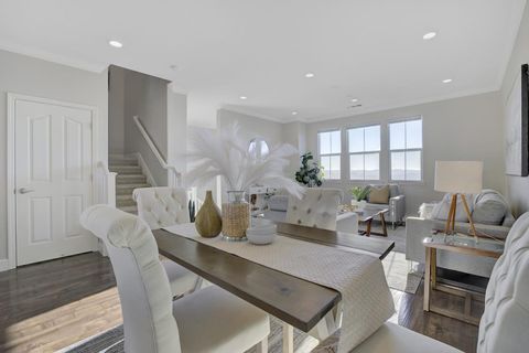 Tiny photo for 2001 Ocean View Court #D, Daly City, CA 94014 (MLS # ML82031533)