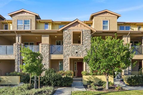 Photo of 1653 Hillsdale Avenue #4, San Jose, CA 95124 (MLS # ML82032621)