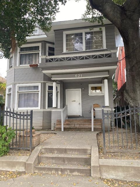 Photo of 621 S 6th Street, SAN JOSE, CA 95112 (MLS # ML82042831)