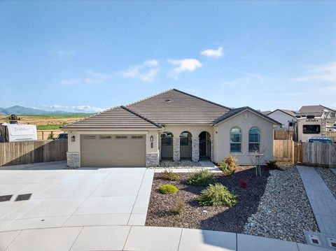 Photo of 989 Pismo Court, HOLLISTER, CA 95023 (MLS # ML82035083)