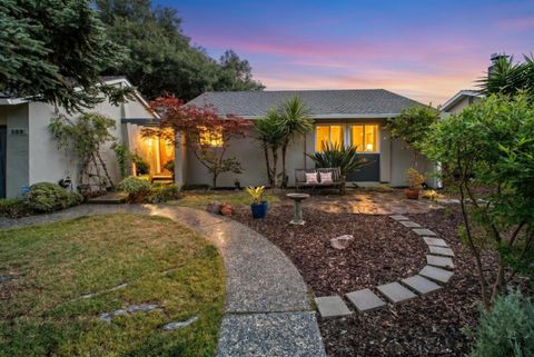 Photo of 320 El Portal Way, SAN JOSE, CA 95119 (MLS # ML82041231)